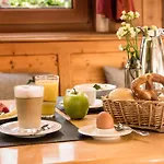 فندق ميركيور غارمش بارتنكيرشن 4*